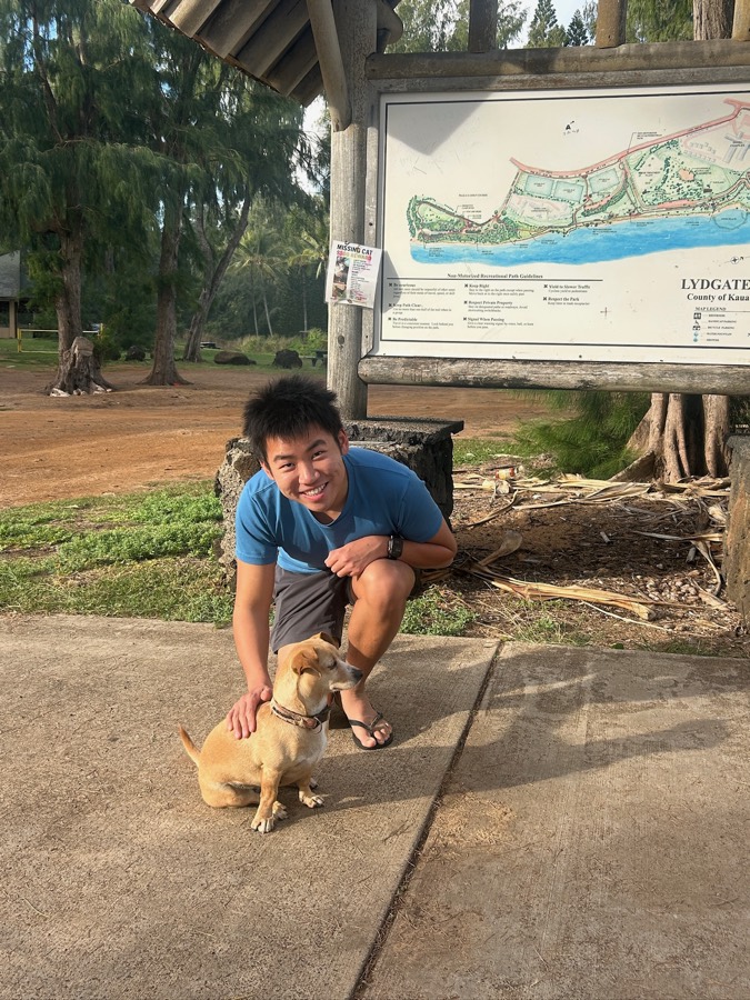 Meeting a dog at Lydgate Beach Park on Kauaʻi