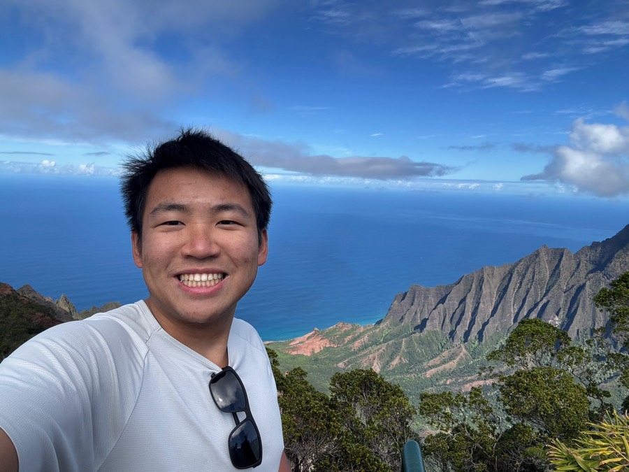 Selfie above Kalalau Valley on Kauaʻi